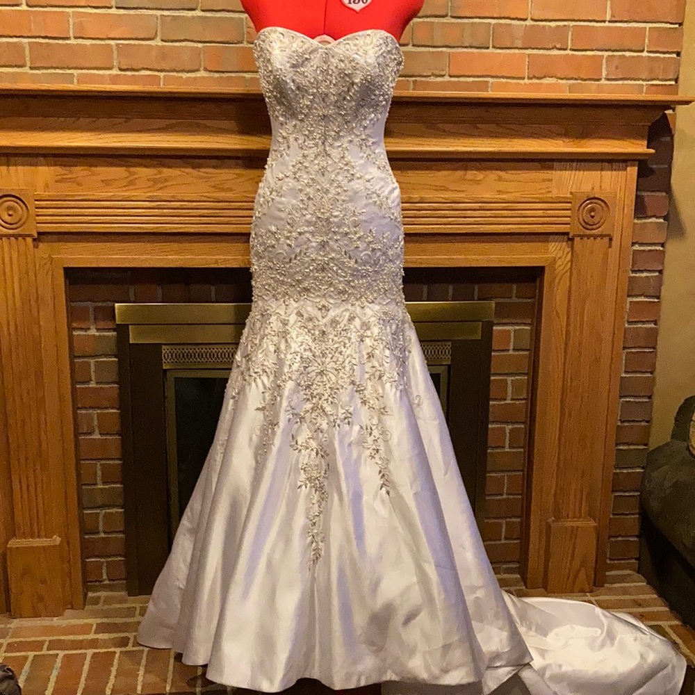 EUC sz 2 Mori Lee strapless satin corset wedding gown